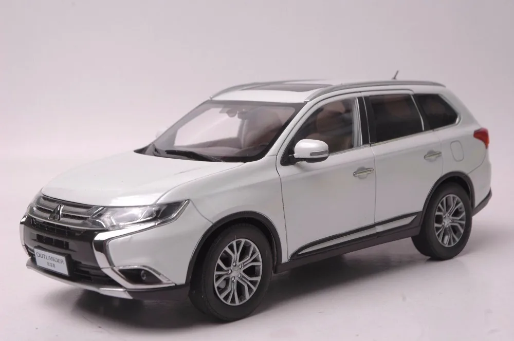 1:18 литая модель для Mitsubishi Outlander 2017 Белый внедорожник из сплава игрушечный