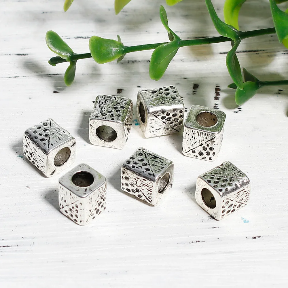 

DoreenBeads Zinc Based Alloy Antique Silver DIY Spacer Beads Square Carved 8mm( 3/8") x 8mm( 3/8"), Hole: Approx 4.7mm, 10 PCs