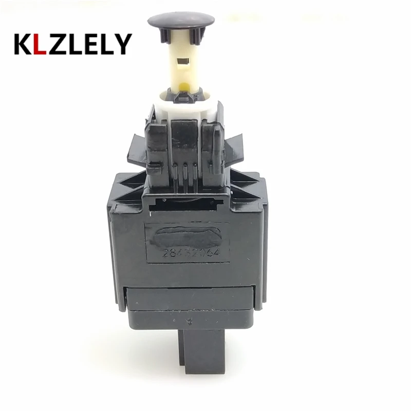 

For VOLVO S60 S80 V70 XC70 XC90 1997-2011 Brake Light Switch OEM 8622064
