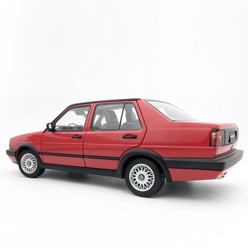 Diecaste 1:18 Модель автомобиля 1989 металл высокая симуляция Volkswagen red Jetta GT дверь может