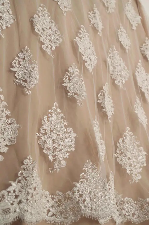 

5yards ivory cord lace fabric with retro florals, bridal lace fabric, alencon lace fabric with double scallops