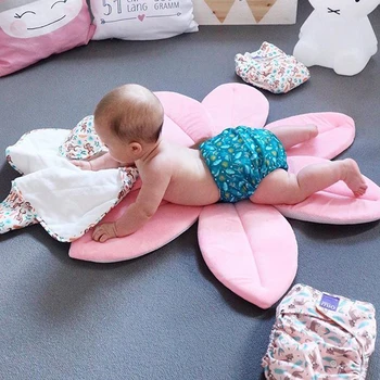 

70cm Newborn Bath Mat Foldable Cushion Baby Play Mat Infant Security Petal Bathtub Lovely Cartoon Sunflower Flower Cushion