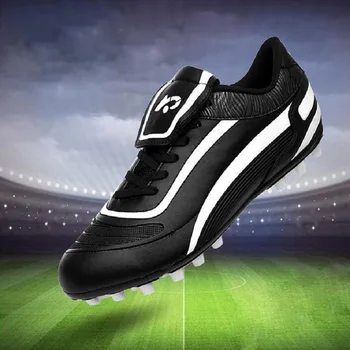

2019 new Outdoor sports Soccer Cleats Shoes football training sneakers men Comfortable and breathable football boots