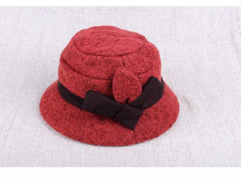 REALBY для женщин берет Cloche Fedora зимняя шапка для кепки с цветком котелок головные уборы фетр топ шляпа Твердые Chapeu YF5005