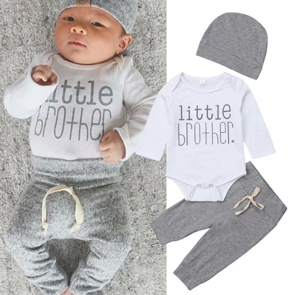 Новорожденных наряды для маленьких мальчиков Модный комплект с длинным рукавом боди с буквами Топы однотонные штаны леггинсы Шапки