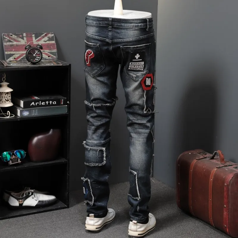Новинка, дизайнерские мужские джинсы от известного бренда, Роскошные джинсы с вышивкой, облегающие мужские рваные байкерские прямые джинсовые брюки-карандаш