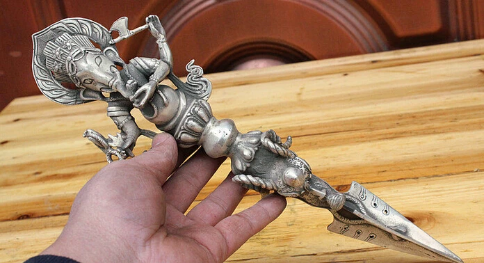 

FREE SHIPPING Tibet copper silver Tibetan Buddhism Silver Ganesha Buddha Dragon Beast Statue Phurba Dagger Holder