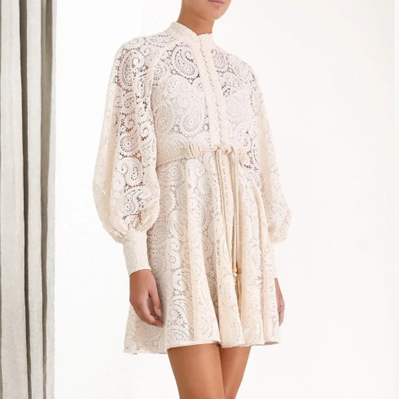 Tanie TWOTWINSTYLE lato drążą kobiety sukienka stanąć kołnierz latarnia rękawem wysokiej gorset Mini sukienki kobiet mody 2019 nowy