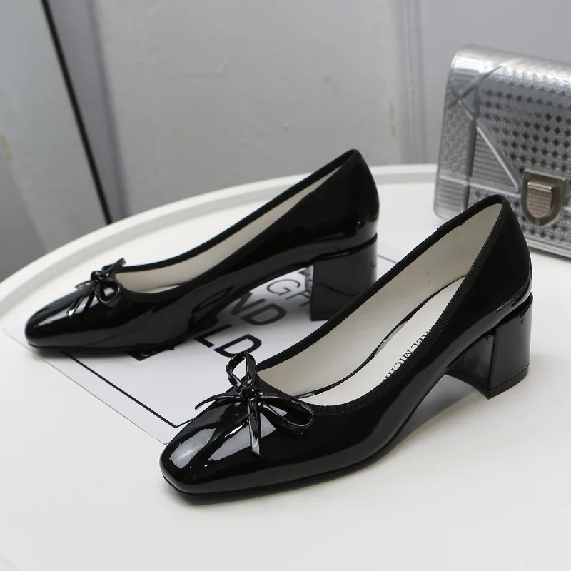 

High heel bow patent leather shoes 2019 new square head women's shoes Korean version of wild.
