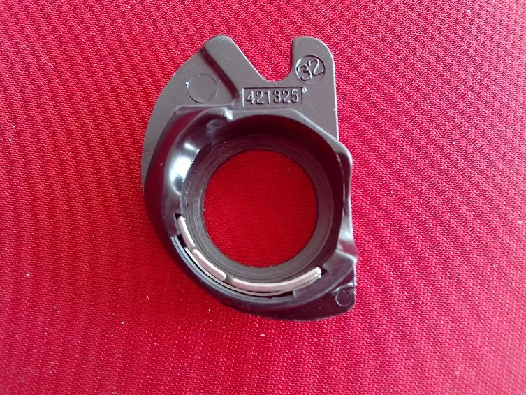 Made In Japan Singer Home Sewing Machine Bobbin Case 421326 Plastic