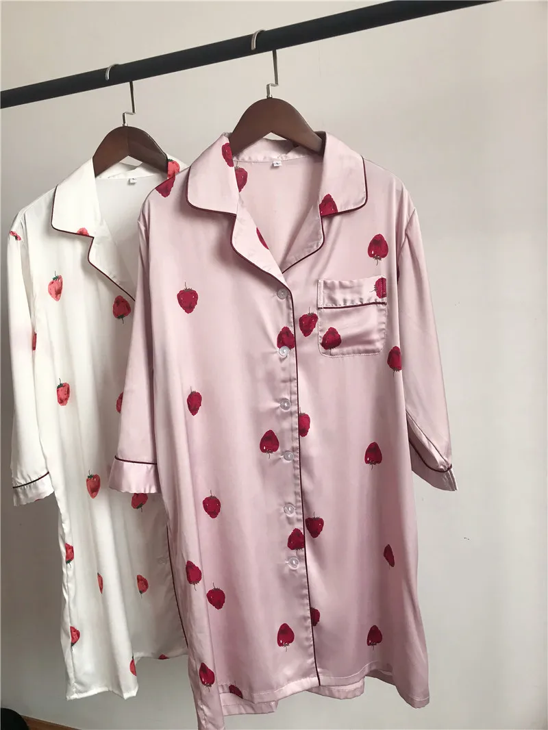 Для женщин ночные рубашки для девочек пикантные модные клубника печатных атласные пижамы и Ночная рубашка Ночь рубашка свободные