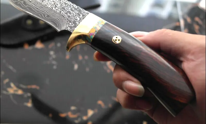 TRSKT дамасский нож выживания кемпинга охотничьи ножи, 60Hrc латунь+ деревянная ручка спасательный Открытый нож с кожаной оболочкой