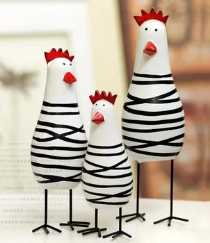 

Set of 3 small animal chick ornaments in American countryside