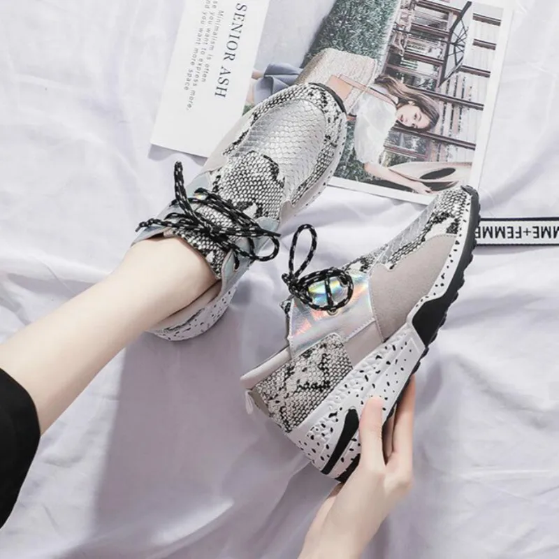 

2019 women shoes new snake pattern bright casual female dad shoes color matching white ladies clunky sneakers tenis feminino