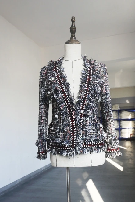 

New Small fragrant wind braided pearl button V collar tassel tweed short coat long sleeves autumn winter wool