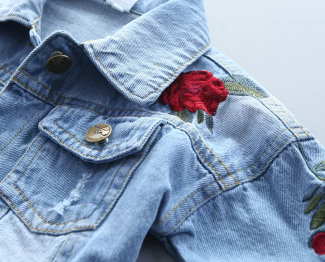 bordado em jaqueta jeans