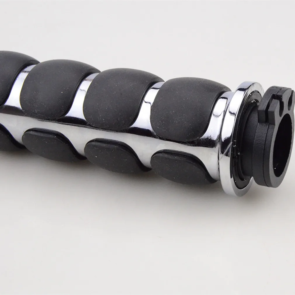

GOOFIT Motorcycle Chrome/Padded Hand Grips + Handlebar Throttle Boss for Harley Softail Dyna Electra Glide E033-120