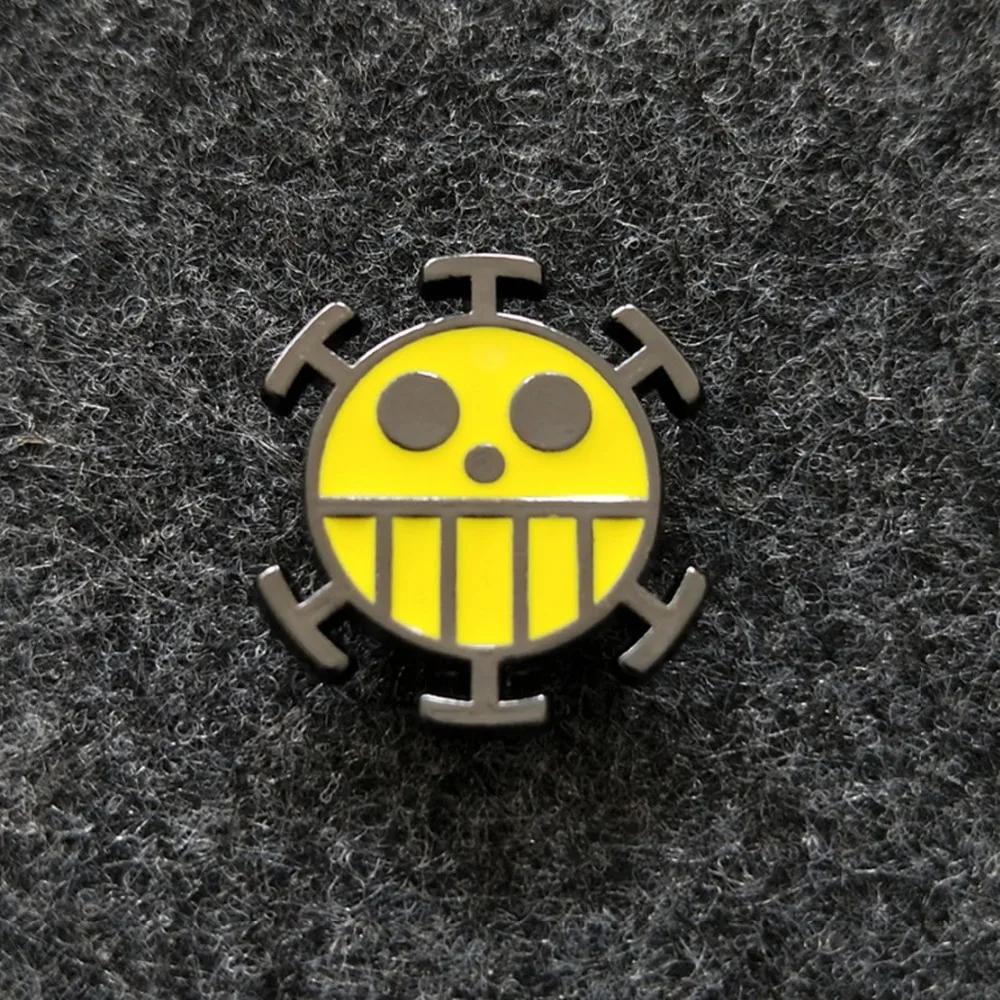 

One Piece Skull Logo badge brooch fashion personality trend Denim Coat Shirt men women Pin Badge Jewelry Accessories little gift