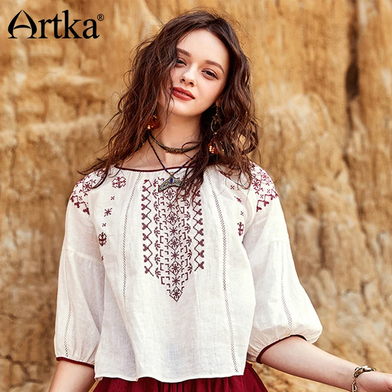 

ARTKA 2018 Summer New Bohemian Cotton and Linen Embroidery Half Lantern Sleeve Vintage Female Simple All-match Shirt SA11381C