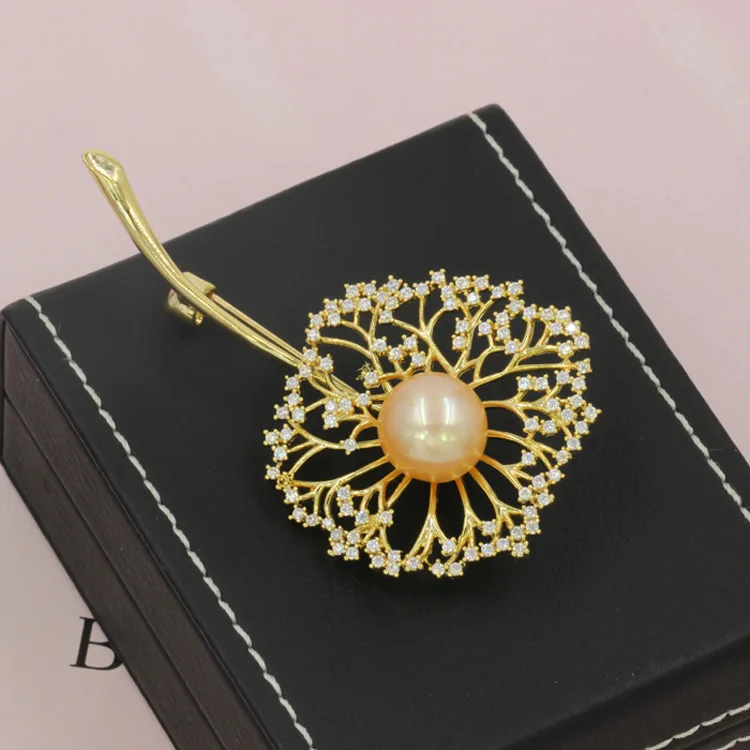 

Free shipping Fashion accessories sweater silk scarf accessories luxurious pearl dancingly brooch box