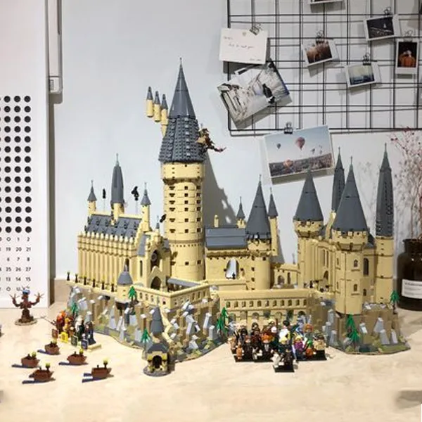 

16060 Harri Potter Series Hogwarts Castle Magic World Dumbledore Building Blocks 6742pcs Brick Toys Compatible Legoing Movie
