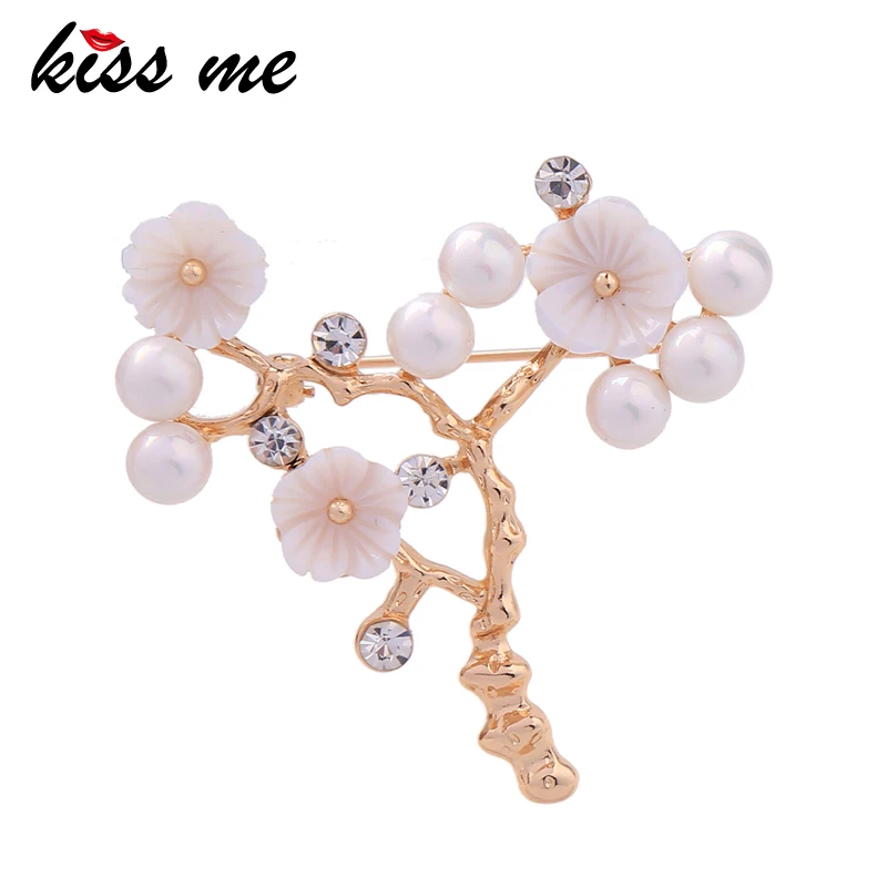 

KISS ME White Resin Crystal Imitation Pearl Flower Brooches for Women Charming Party/ Wedding Brooch Jewelry