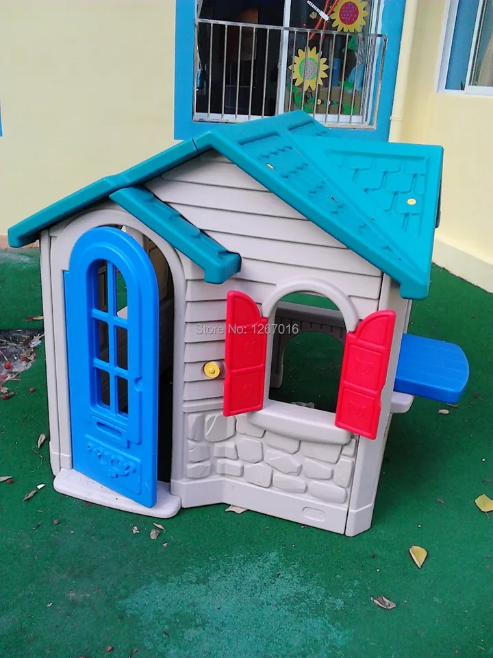 kids plastic cubby house