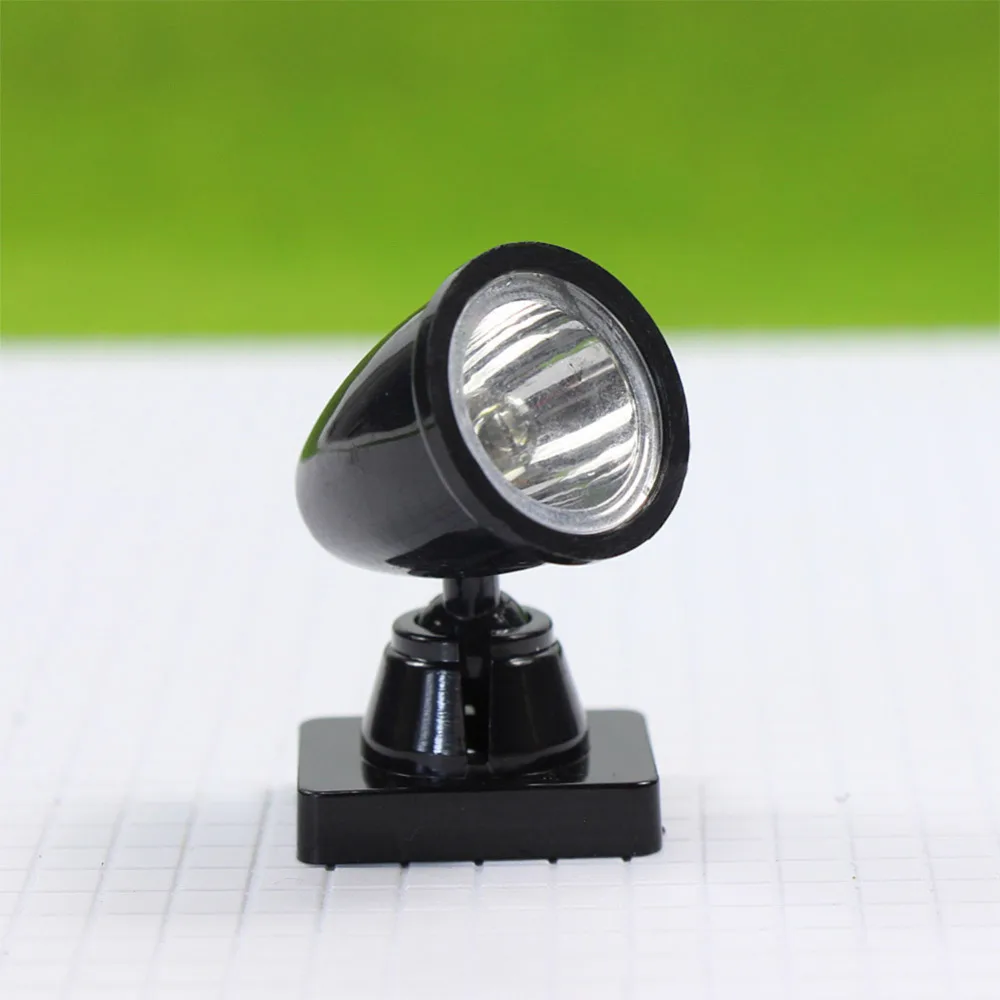

LYC18 5pcs Model Railway 1:43 Scale Christmas Lamp Post Floodlight O Scale LEDs NEW Spotlight