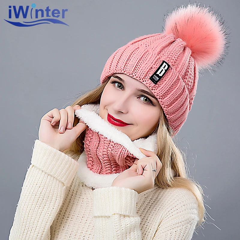 Iwinter Новинка года Skullies шапочки Для женщин зимние Шапки трикотажные Мех мяч pom теплый крючком Шапки Двойка унисекс Шапки Шарфы