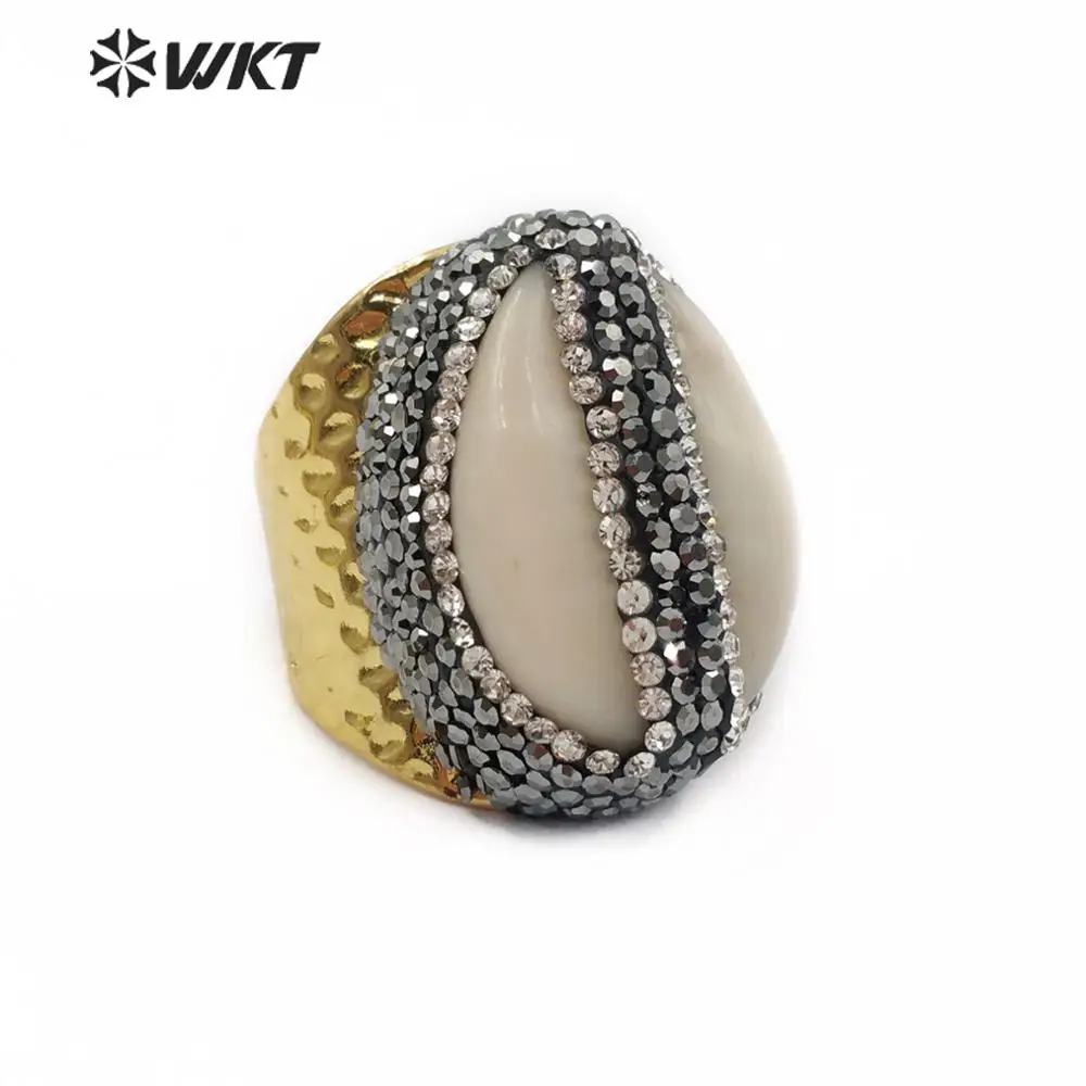 

WT-RR028 Wholesale Cowrie Ring Rhinestone Pave Ring Natural Sea Shell Ring Jewelry Adjustable Ring For Women
