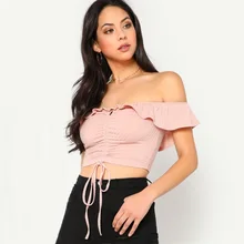 Для женщин завязками спереди рюшами укороченный Bardot Top однотонный топ с открытыми плечами сексуальный топ Для женщин Повседневное одежда с оборочками длина половина рукав футболка