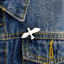 White bird Peace dove Pins Brooches Badges Hard enamel pins Lapel pin Denim jackets Backpack Bird jewelry Bird pin