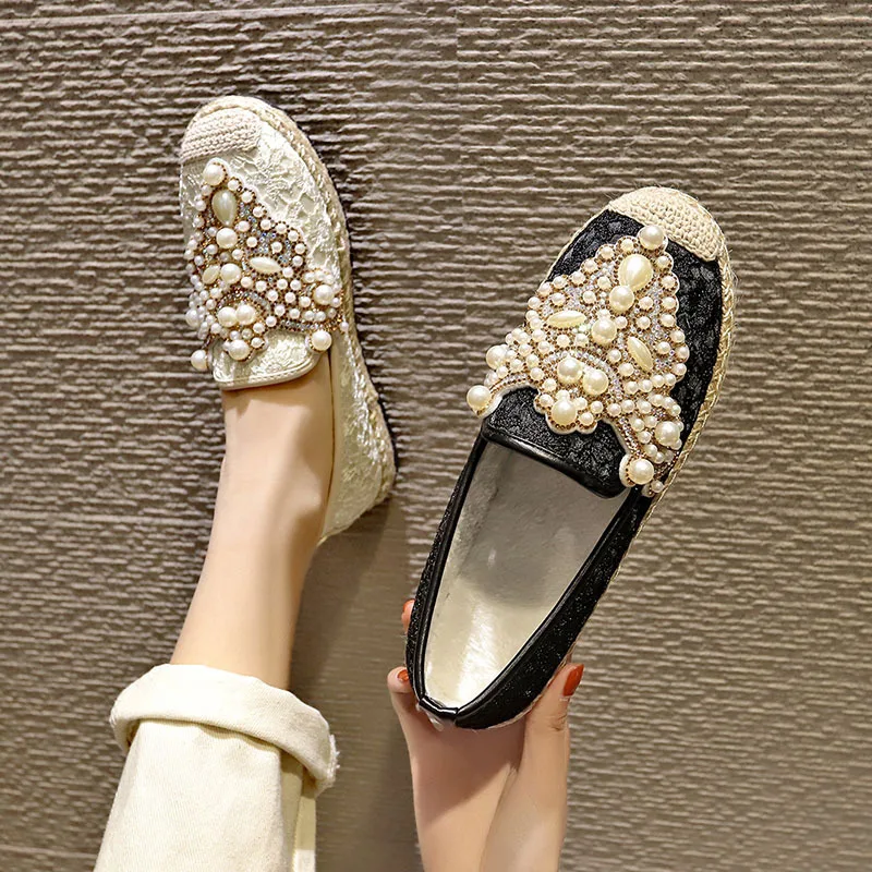 

2019 spring new fashion simple solid color flat fisherman shoes women comfortable wild pearl decorative casual shoes.