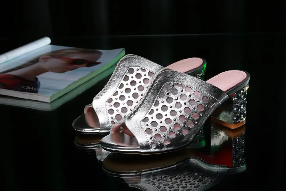 

2019New product Thick heel Cowhide sandals Inside and outside Leather Star with the same paragraph