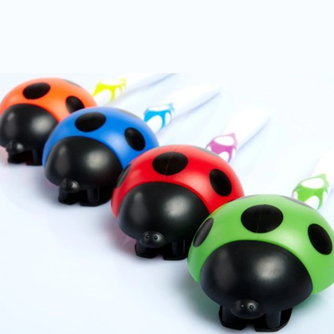 

1pc Cartoon Animal Brush Holder Novelty Bathroom Set Sanitary Kids Ladybug Wall Mounted Toothbrush Holder With Suction Cup