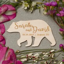 Медведь сохранить дату, Деревенское Свадебное приглашение, деоеаянный магнит, на заказ сохранить дату, медведь свадебный магнит, деревянный медведь гостей сувениры