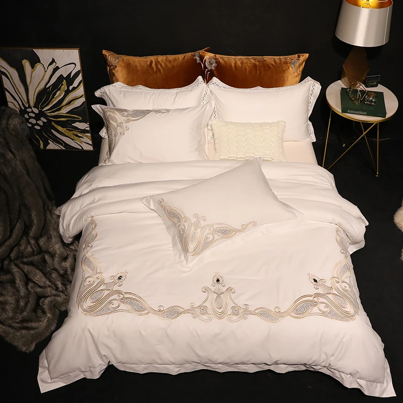

2018 White Color 4 Pcs Bedding Set egyptian cotton Bedclothes Embroidery Bed Linens Duvet Cover Set Bed Sheet