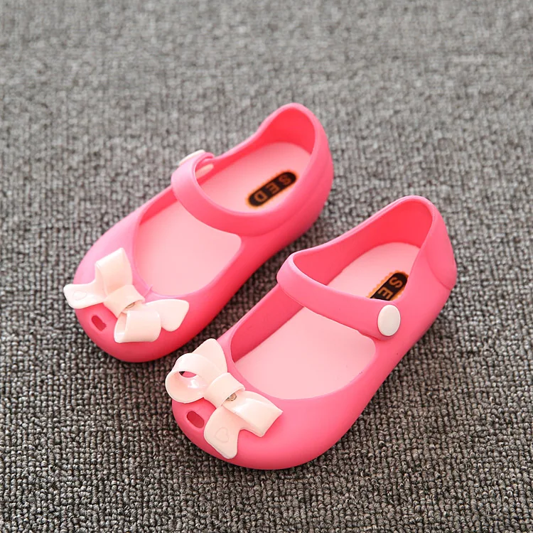 Сандалии для новорожденных девочек; детская нескользящая обувь с пластиковым бантом; Летняя обувь с пряжкой