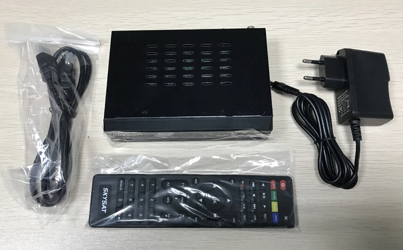 Xtream IPTV Box SKYSAT V10 Plus DVB-S2 Receiver with RJ45 Support CS CCCamd Newcamd Auto Biss Auto PowerVu IPTV M3U Youtube WiFi