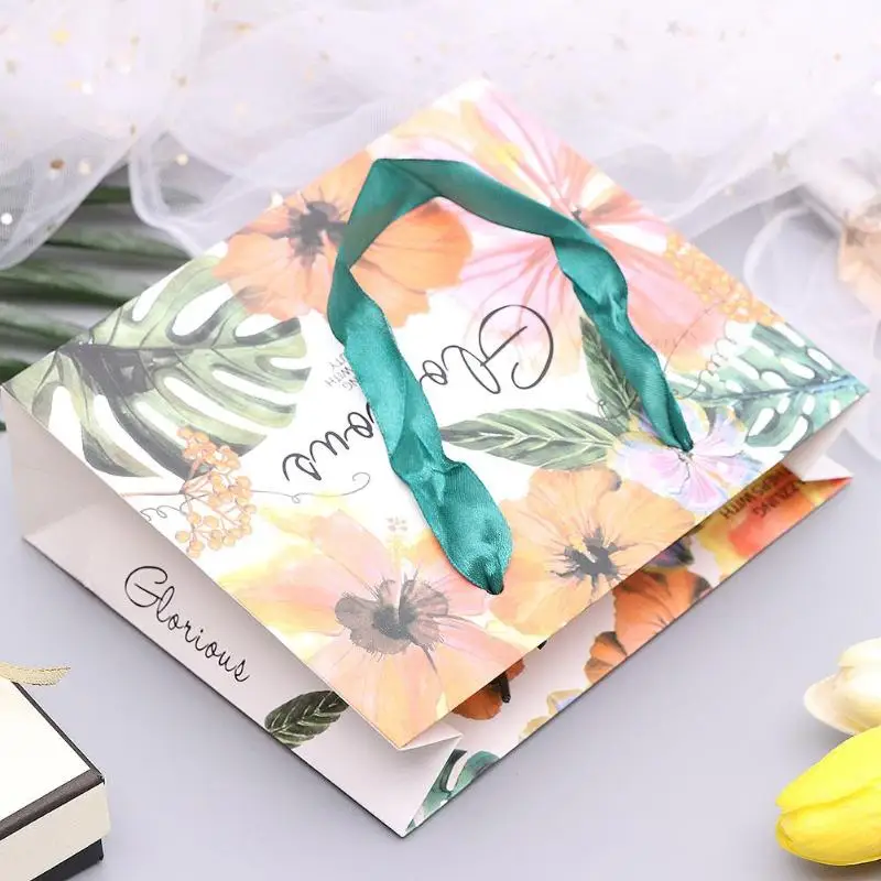 

Retro Paper Gift Bag with Handle Floral Printed Clothes Shopping bag Wedding Birthday Decoration Present Package