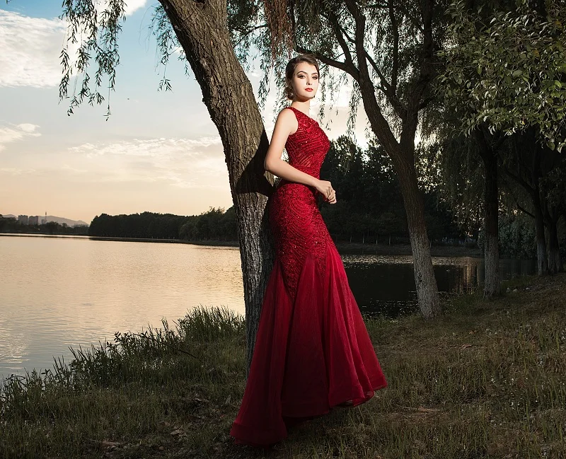 Women's Elegant Crystal Beading Long Evening Dress Model Show 3