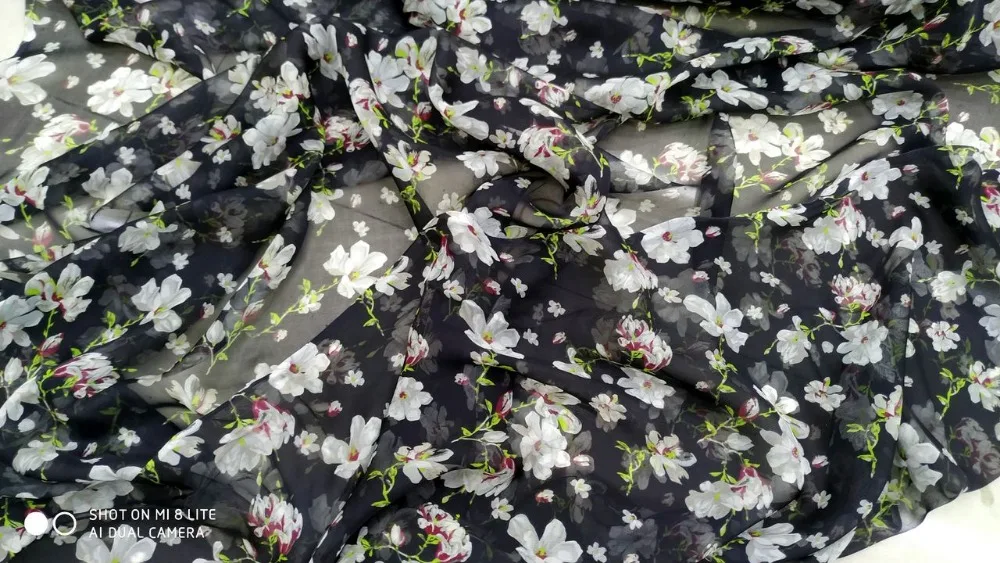 

Designer natural mulberry silk chiffon fabric offwhite flowers print shirt sewing decoration scarf silk fabric tissu japonais