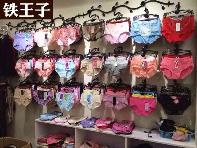 Hierro tienda de lencería de pared estante de exhibición on the wall