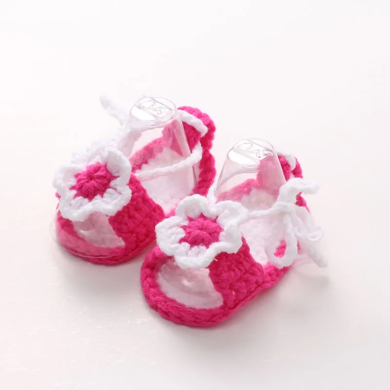 Розовый новорожденных Мягкая Обувь для мальчиков Обувь для девочек ручной работы крючком вязать Сандалии для девочек пинетки Обувь для младенцев летние сабо Обувь - Цвет: Розовый