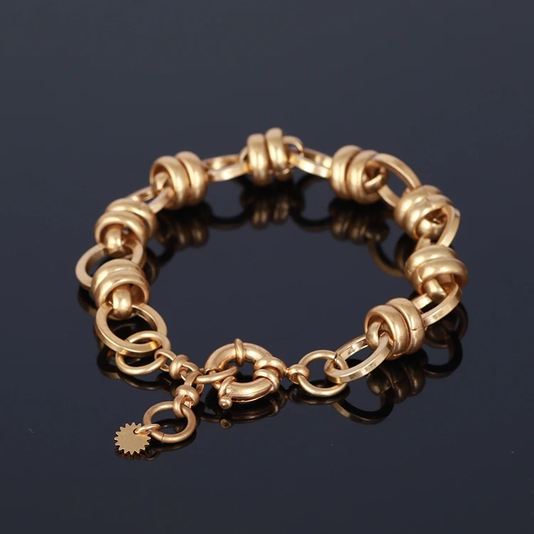 

Major European and American designer made fashion couple bracelet with 8-character chain lantern string