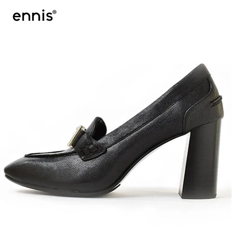 ENNIS/ женские туфли на высоком каблуке из натуральной кожи; дизайнерские туфли-лодочки с металлическим украшением в европейском стиле; Новая модная женская обувь на массивном каблуке; P705
