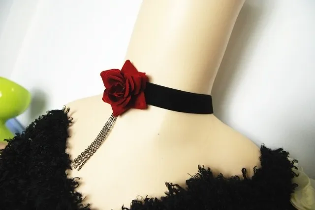 

New Gothic Black Velvet Choker Necklace with Rose Holloween Costume Jewelry Adjustable