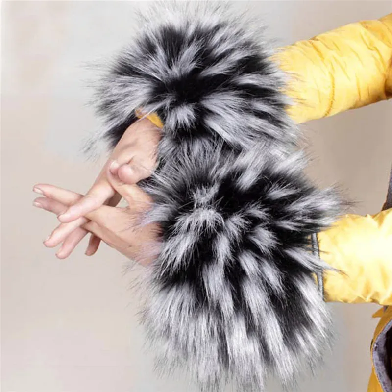Women Warm Winter Windproof Cuffs Set Bracelet Fur Oversleeve Wristbands guantes eldiven handschoenen 40FE2110