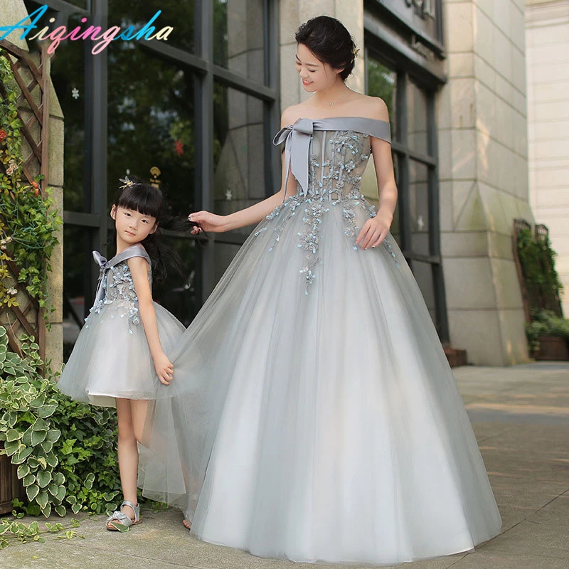 mother and daughter matching wedding outfits