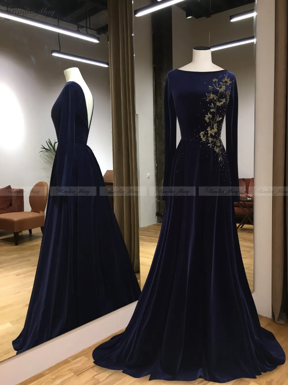 Elegante Lange Mouwen Navy Blue Moeder van de Bruid Jurken Plus Size Vrouwen Lange Bruiloft Gast Jurk met Gouden Kralen backless Elegante Lange Mouwen Navy Blue Moeder van de Bruid Jurken Plus Size Vrouwen Lange Bruiloft Gast Jurk met Gouden Kralen backless